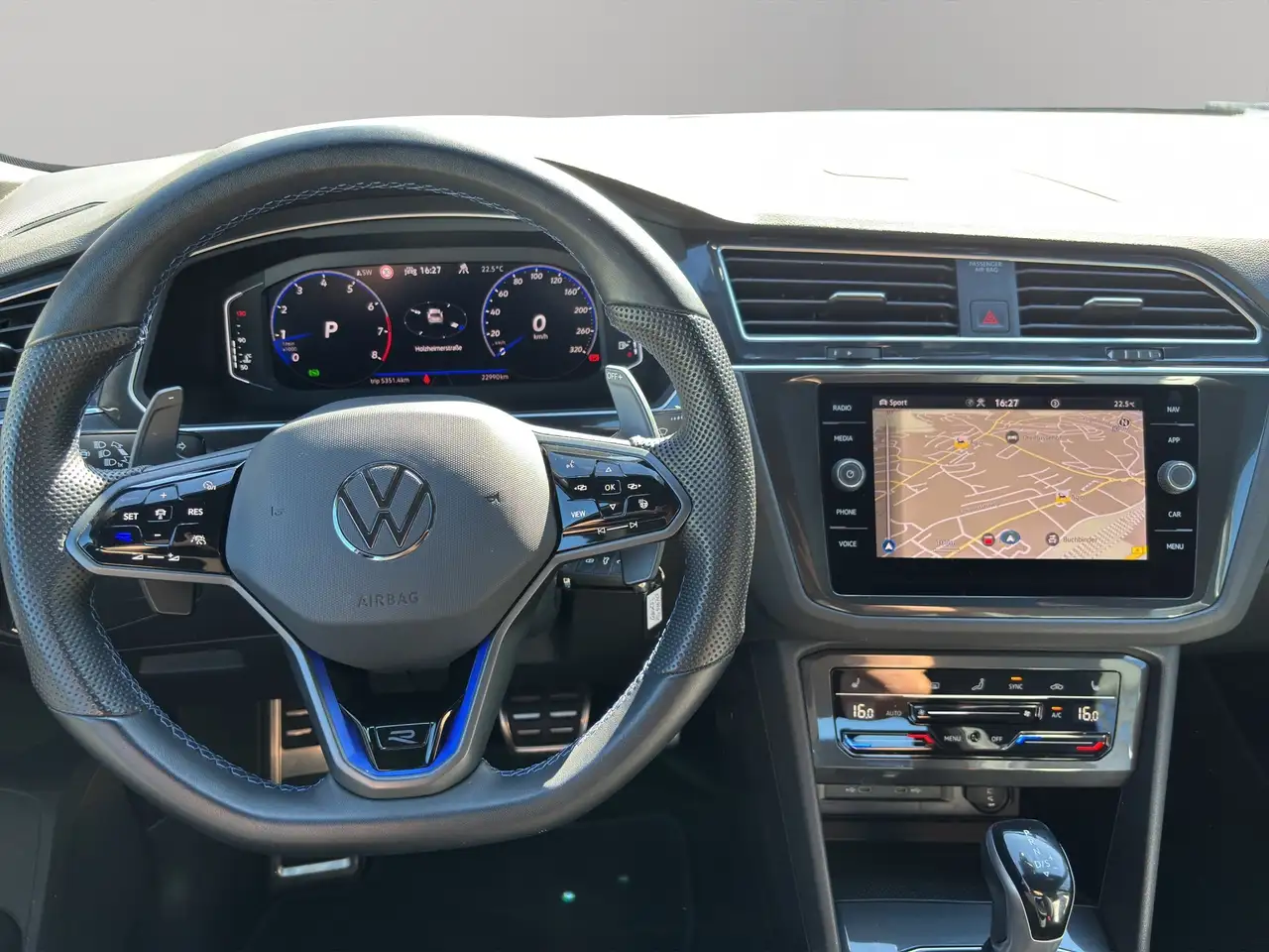 Volkswagen Tiguan R 2.0 TSI 4M ACC LED Matrix Navi PDC SHZ — معرض صور السيارة 9