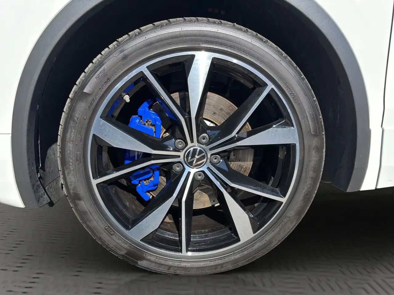 Volkswagen Tiguan R 2.0 TSI 4M ACC LED Matrix Navi PDC SHZ — معرض صور السيارة 14
