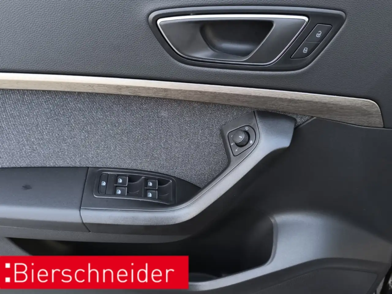 SEAT Ateca 1.5 TSI DSG Xperience NAVI RFK PARK-ASSIST — Vehicle gallery 16