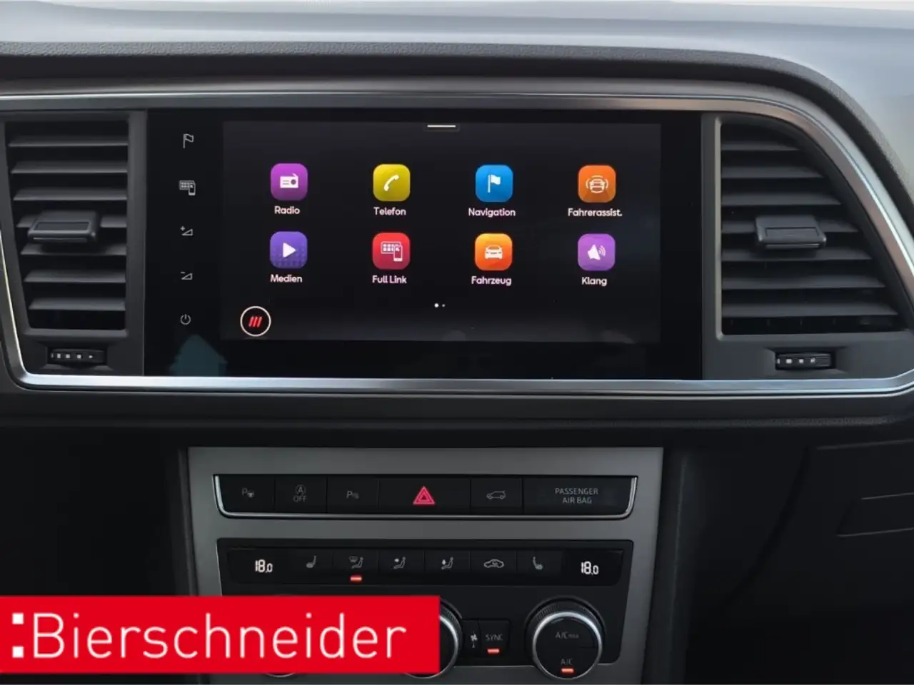 SEAT Ateca 1.5 TSI DSG Xperience NAVI RFK PARK-ASSIST — Vehicle gallery 21
