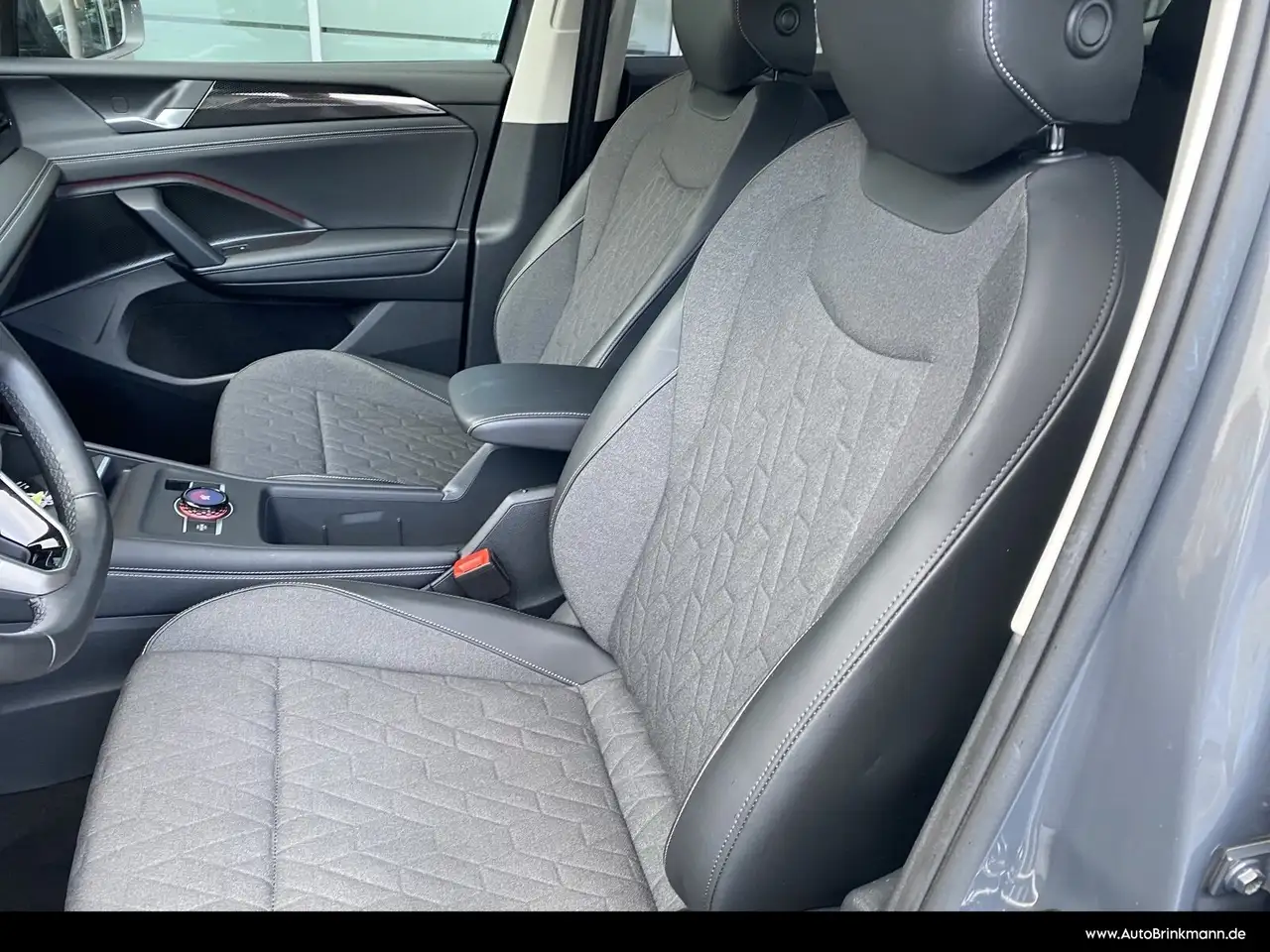 Volkswagen Tiguan Tiguan 1.5 eTSI Life SHZ/L-R Sensor/Dachrel. — Vehicle gallery 18
