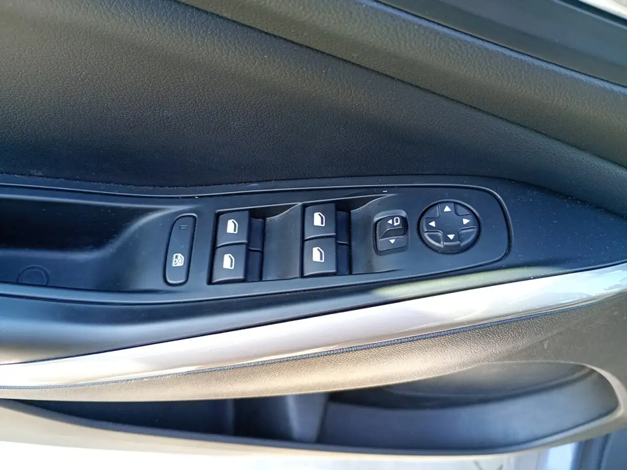 Opel Grandland 1.2T S&S Design & Tech 130 — معرض صور السيارة 21