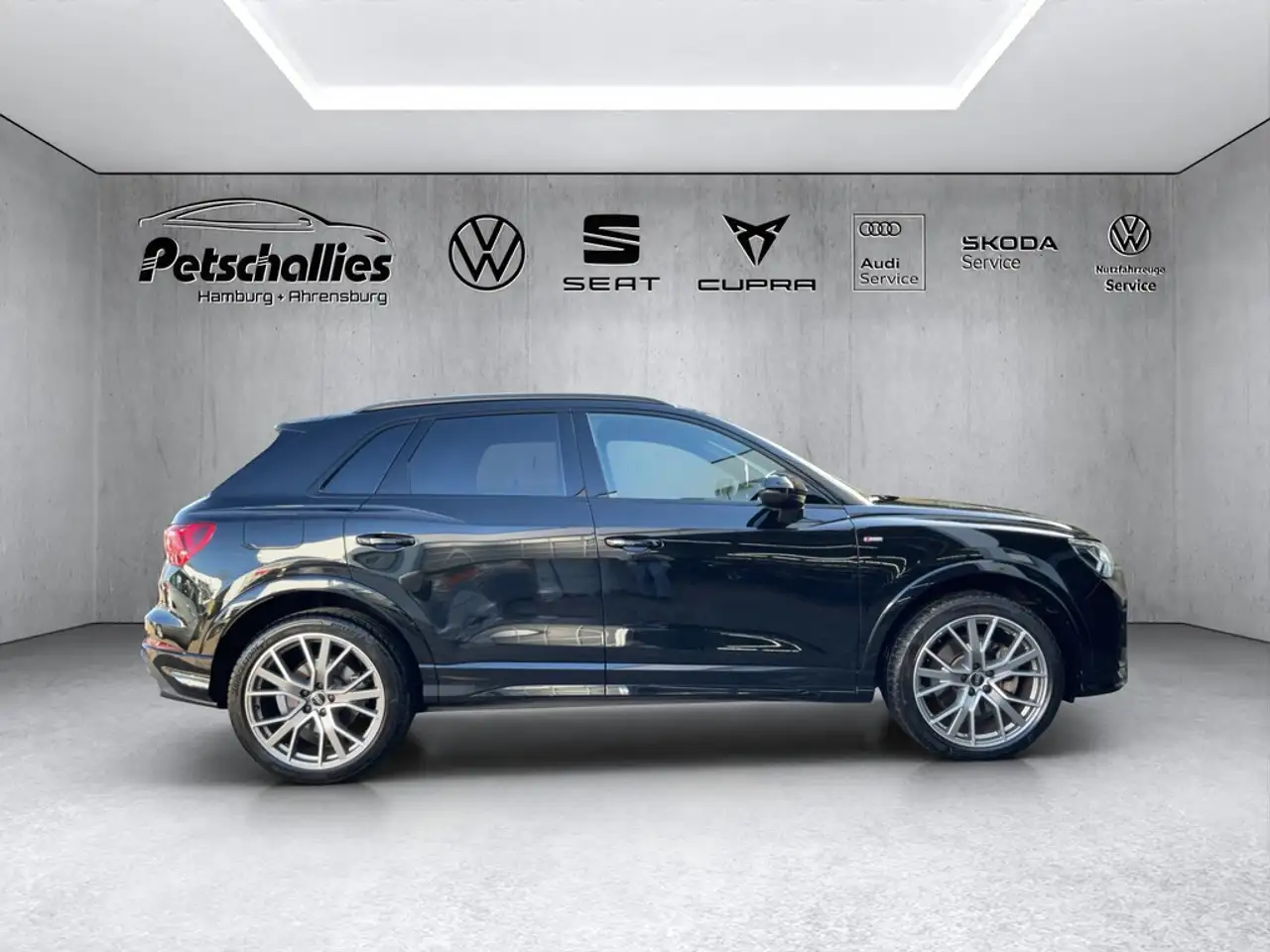 Audi Q3 40 TFSI quattro S line S tronic — Vehicle gallery 6