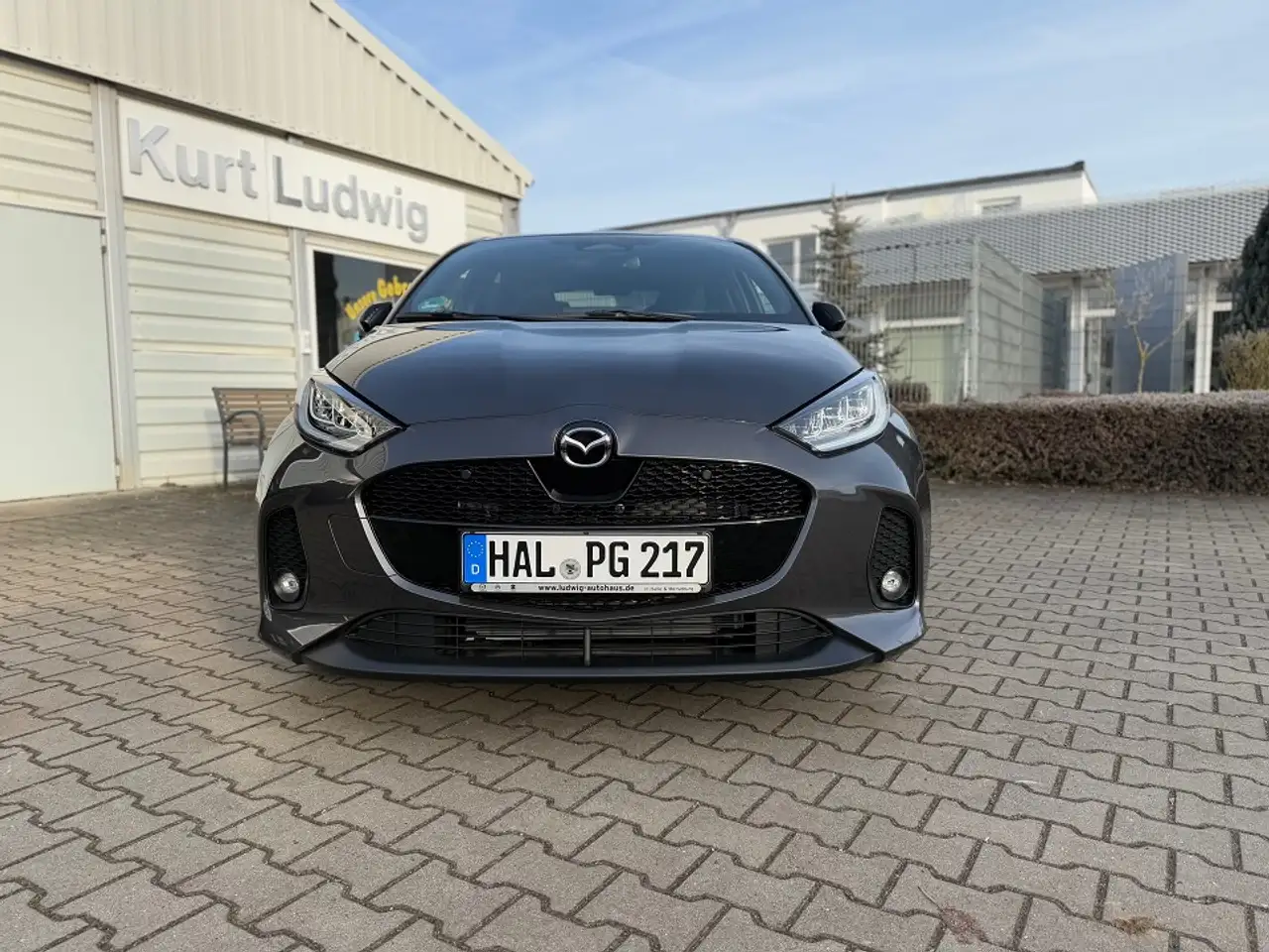 Mazda 2 Hybrid 2024 5HB 1.5L VVT-i 116 PS e-CVT FWD HOMURA — Vehicle gallery 3