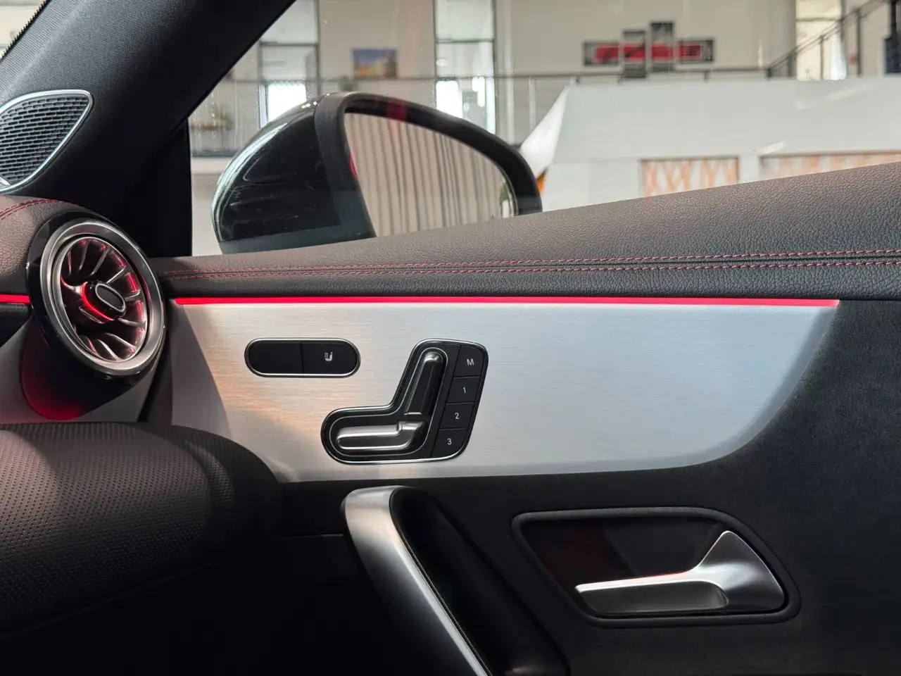 Mercedes-Benz CLA 35 AMG CLA35 AMG NightP PerformanceSitze Mbeam Burm AHK — Vehicle gallery 34