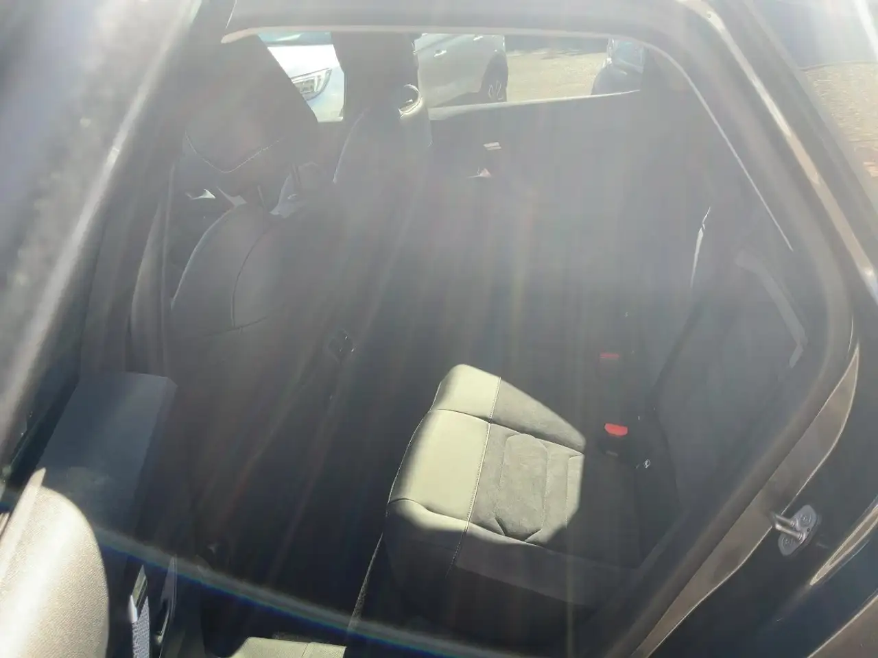 Citroen C4 1.2 PureTech 130 Max LED+Navi+SHZ+2xKlima+LM — Galerie du véhicule 10