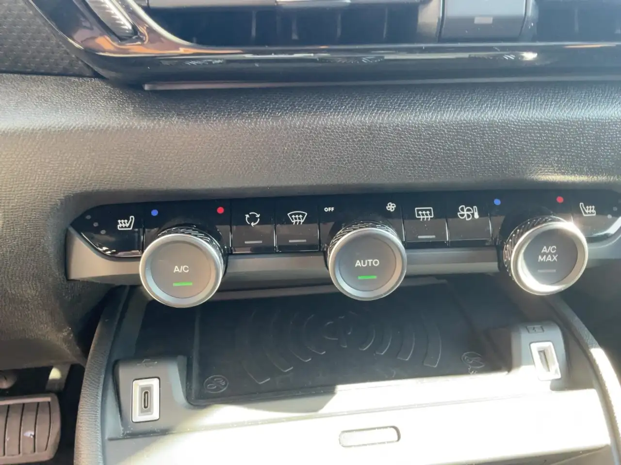 Citroen C4 1.2 PureTech 130 Max LED+Navi+SHZ+2xKlima+LM — Galerie du véhicule 15