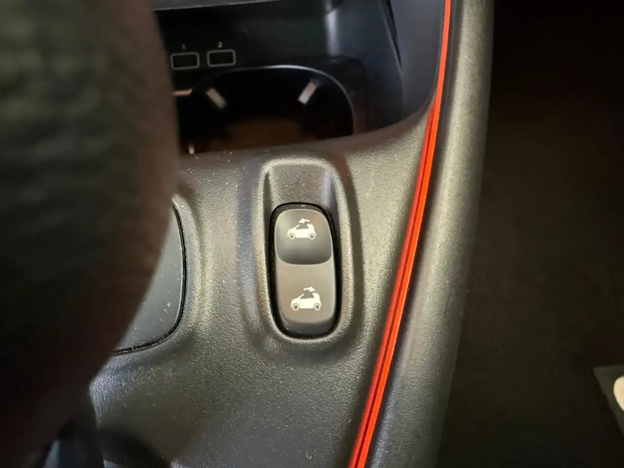 smart forTwo EQ cabrio 22kw Exklusiv rotesDach 2024er — معرض صور السيارة 13
