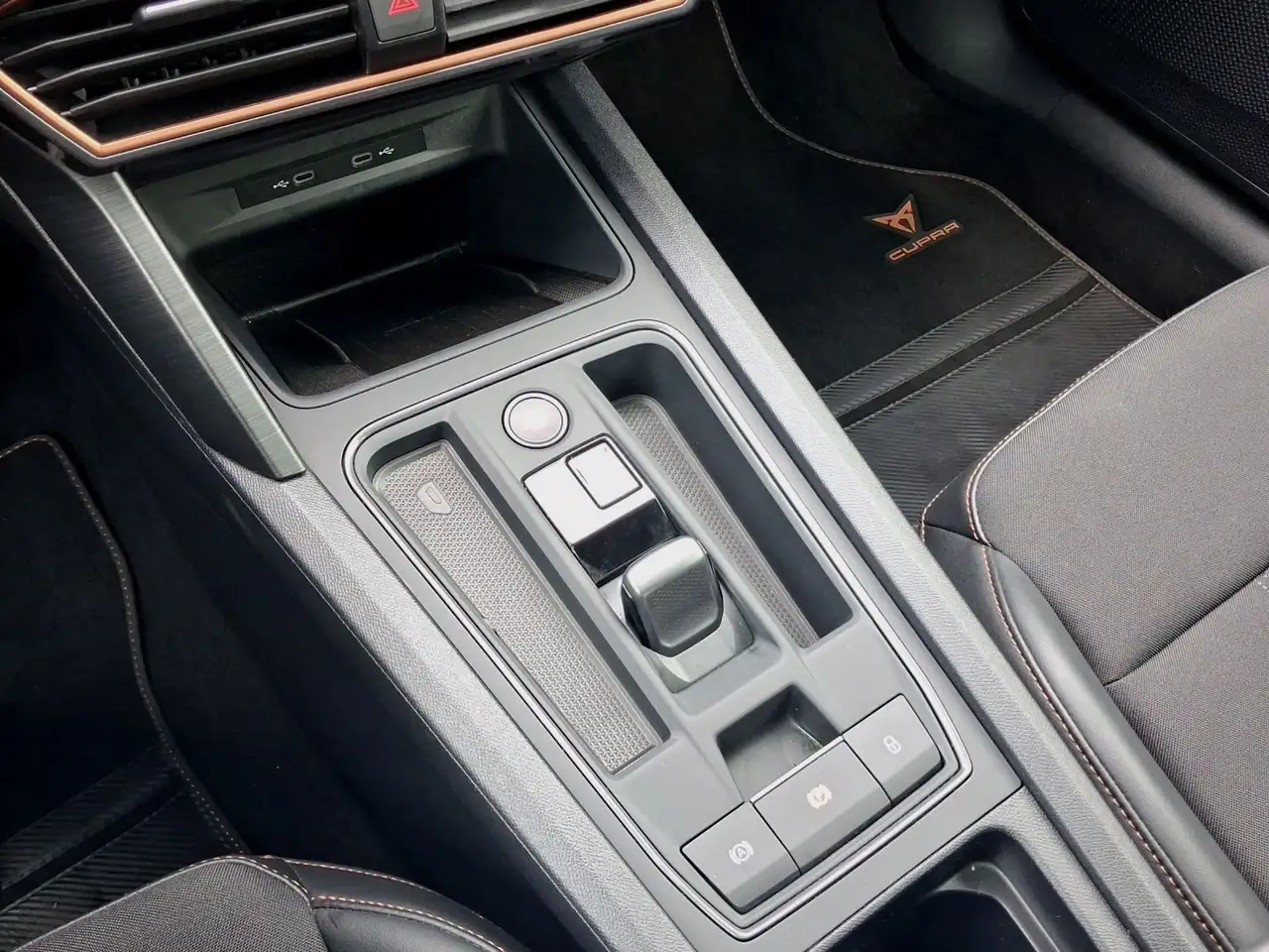 CUPRA Formentor 1.4 eHybrid MATT PANO KAMERA LM19 AHK — Vehicle gallery 11