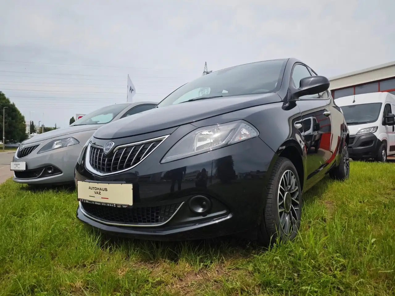Lancia Ypsilon 1.0 Hybrid Platin, Kamera, Tempomat, Alu — Vehicle gallery 3