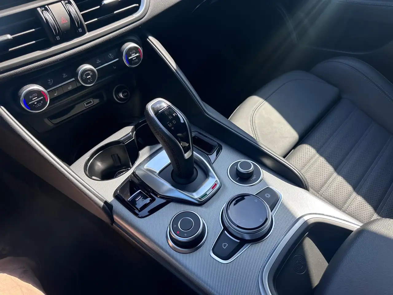 Alfa Romeo Giulia Veloce Q4 — معرض صور السيارة 13