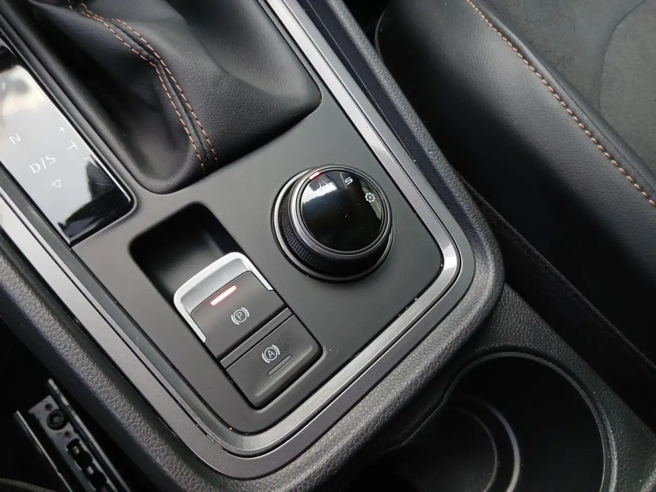 CUPRA Ateca 1.5 TSI DSG *R-CAM*GRA*LED*NAV*SHZ* — معرض صور السيارة 21