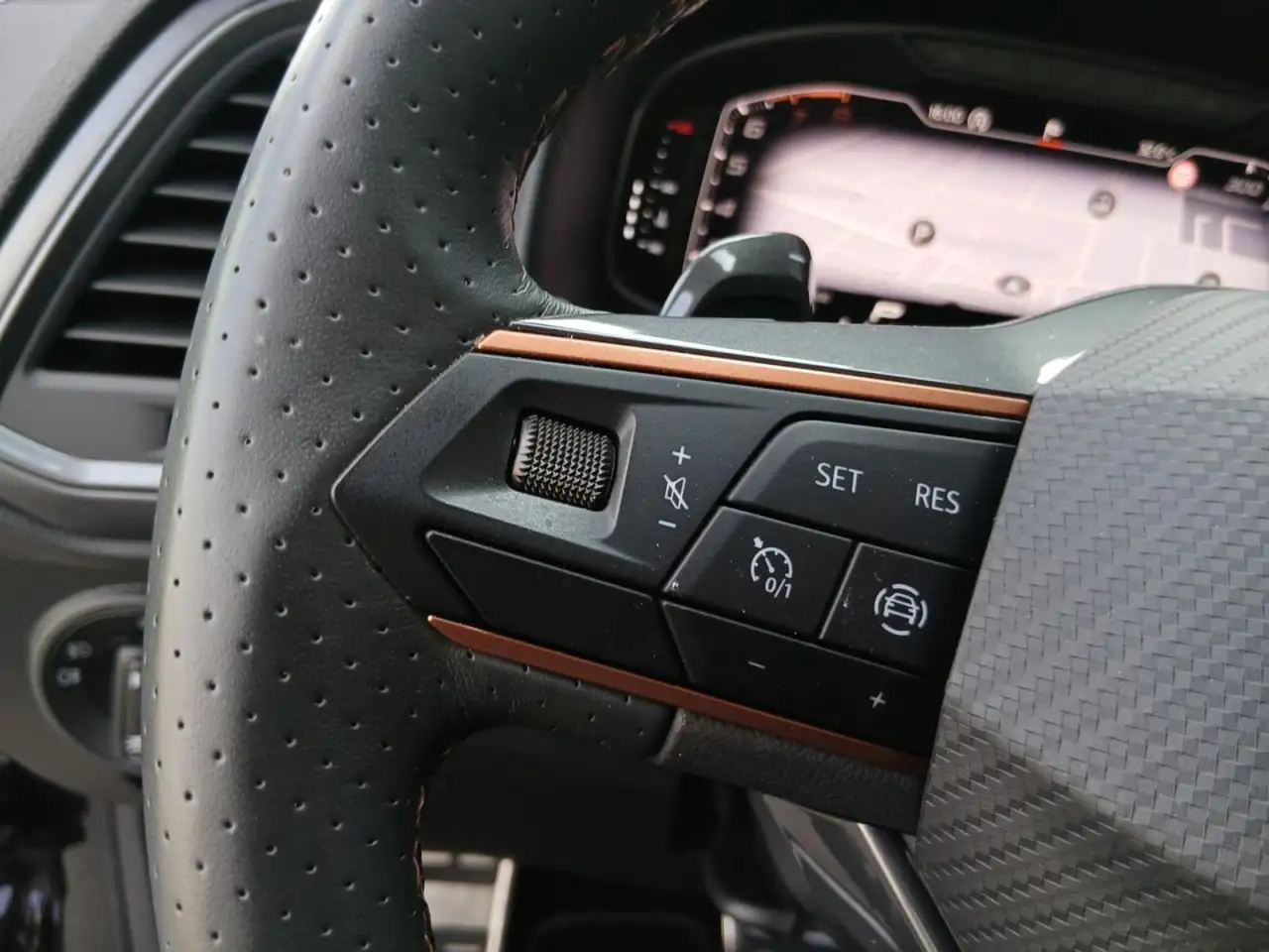 CUPRA Ateca 1.5 TSI DSG *R-CAM*GRA*LED*NAV*SHZ* — معرض صور السيارة 16