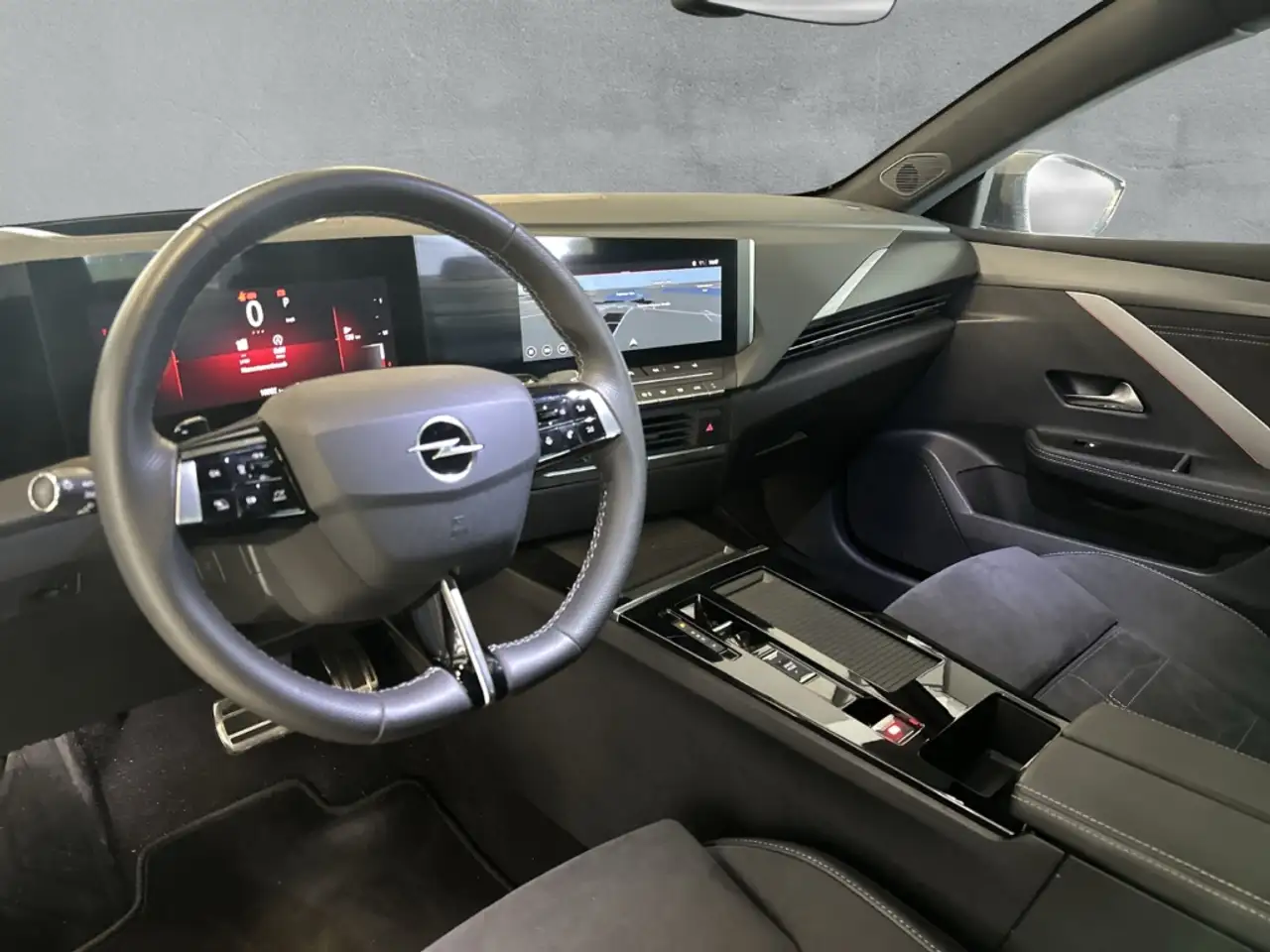 Opel Astra 1.2Turbo Ultimate Glasdach ACC HUD 360°18'' — معرض صور السيارة 12