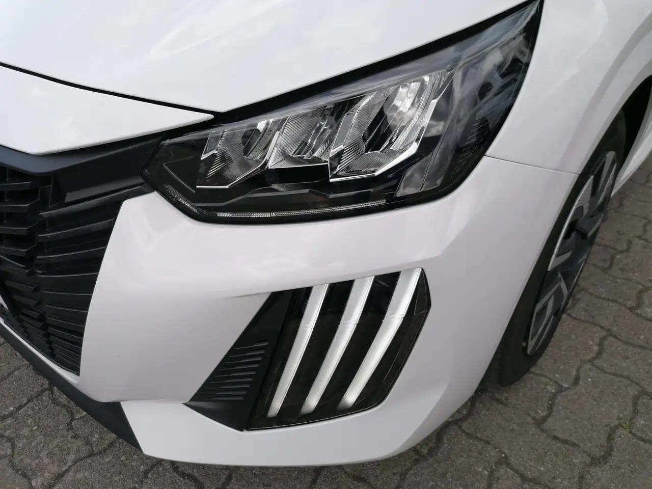 Peugeot 208 1.2 PureTech 75 Active Sitzheiz. Klima — Galería del vehículo 3