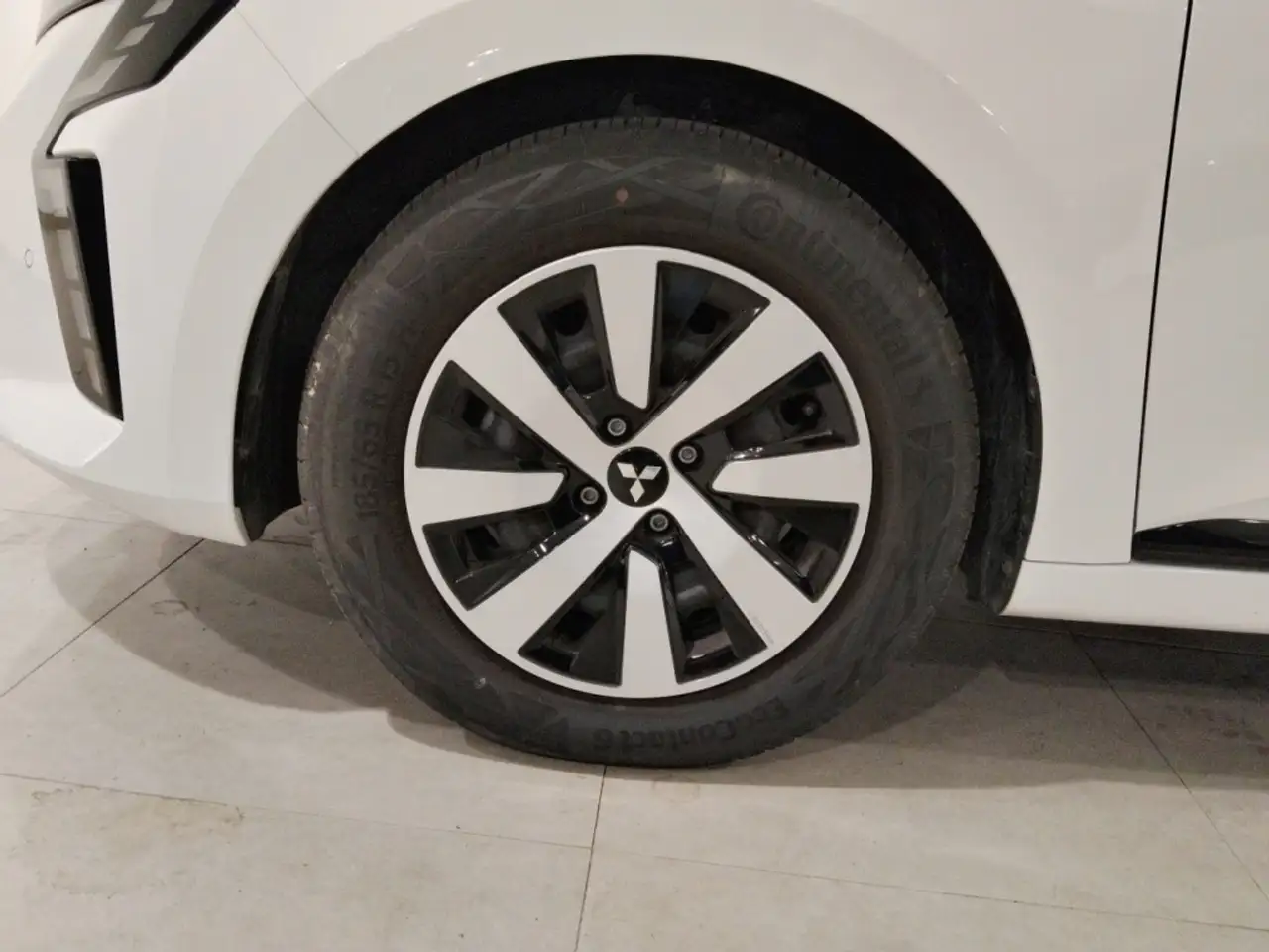 Mitsubishi Colt Pequeño Manual de 5 Puertas — معرض صور السيارة 4