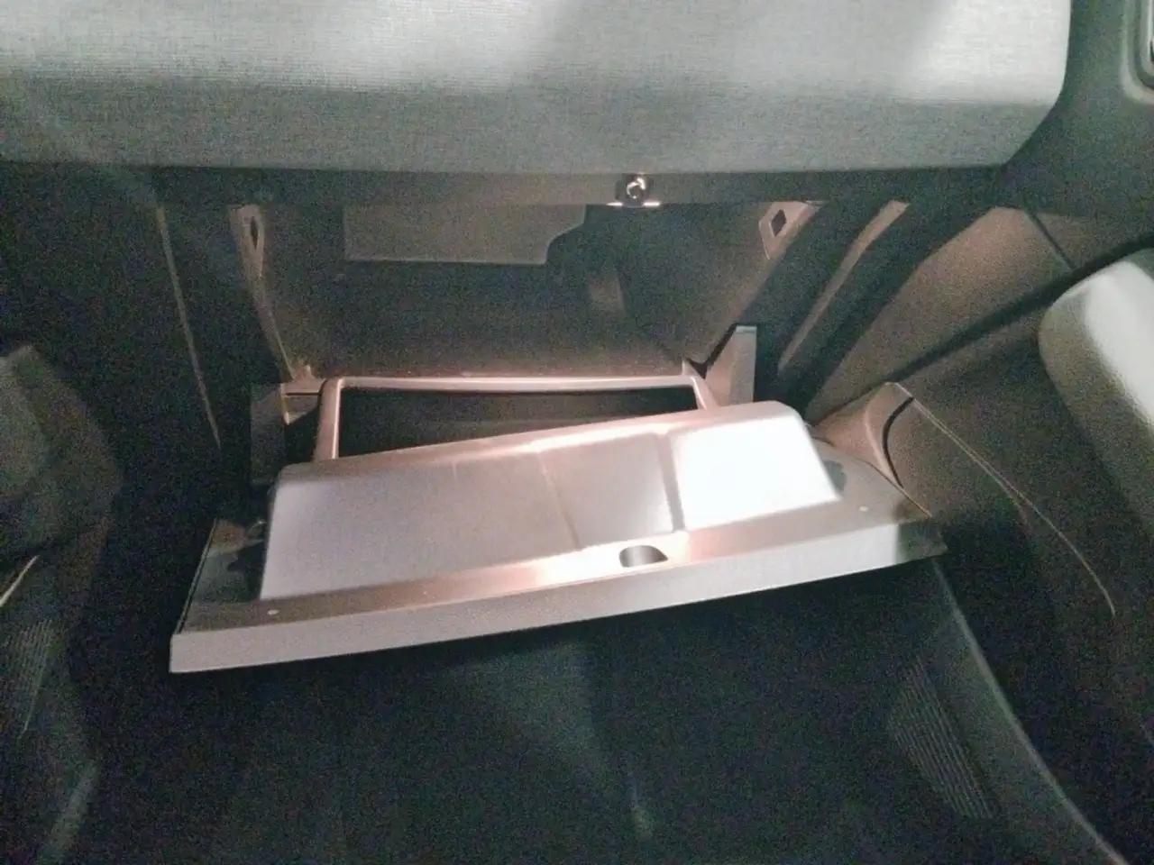 Mitsubishi Colt Pequeño Manual de 5 Puertas — معرض صور السيارة 10
