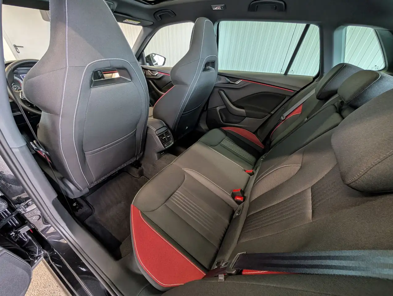 Skoda Kamiq Kamiq 1.0 TSI DSG Monte Carlo AHK EHK RFK SHZ A... — Galerie du véhicule 11