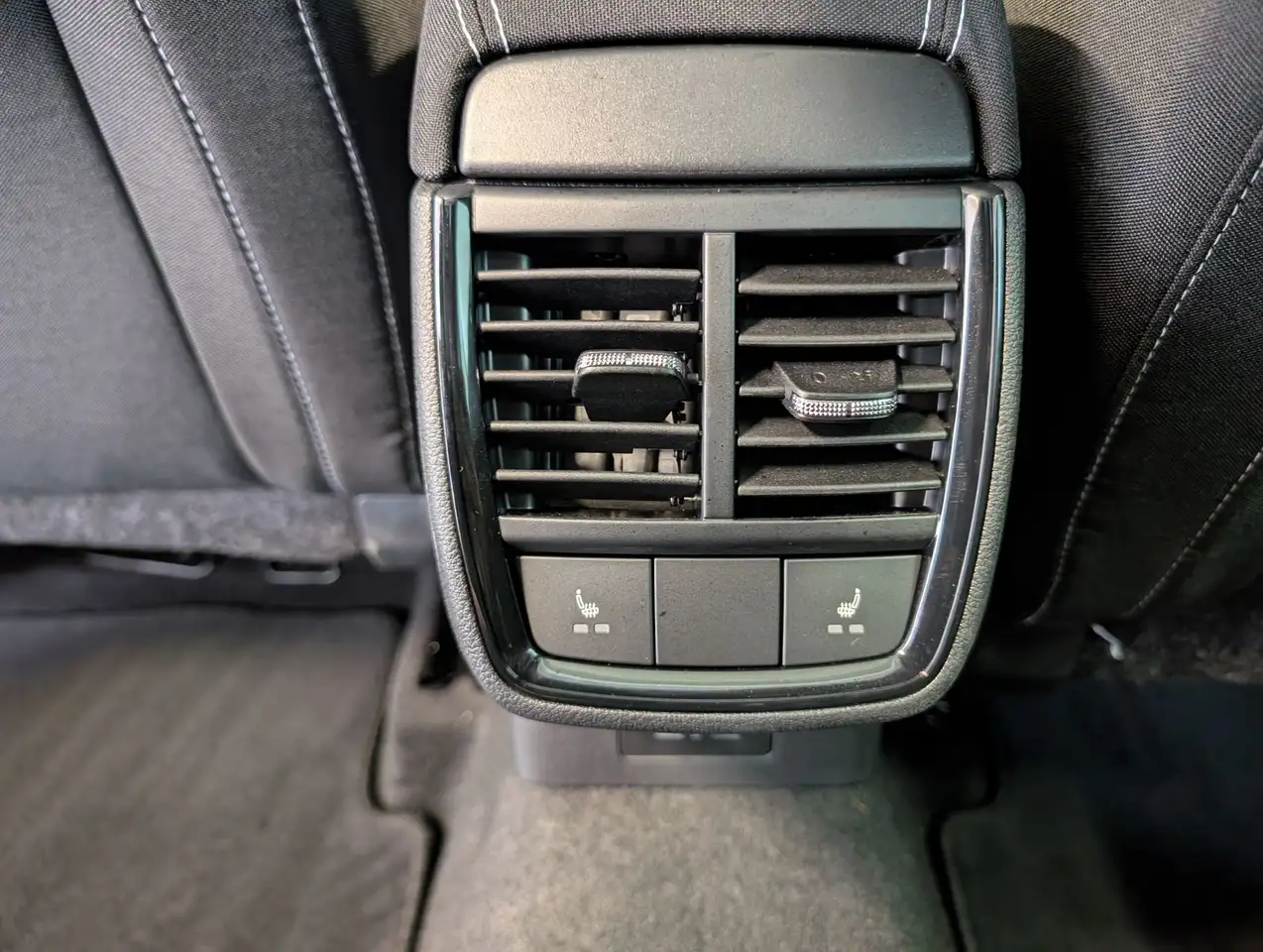 Skoda Kamiq Kamiq 1.0 TSI DSG Monte Carlo AHK EHK RFK SHZ A... — Galerie du véhicule 13