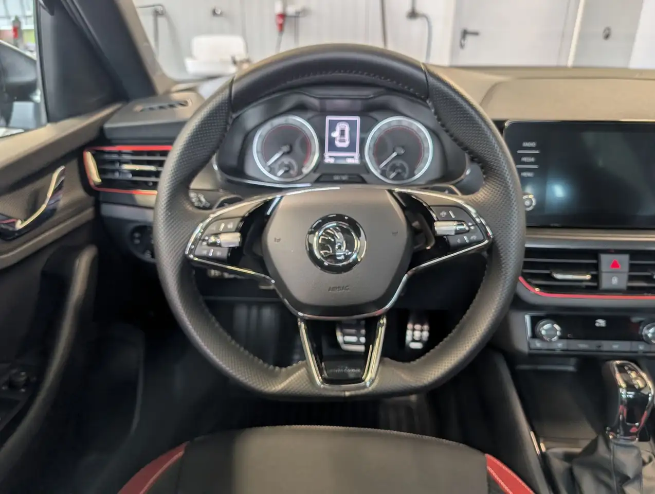 Skoda Kamiq Kamiq 1.0 TSI DSG Monte Carlo AHK EHK RFK SHZ A... — Galerie du véhicule 15