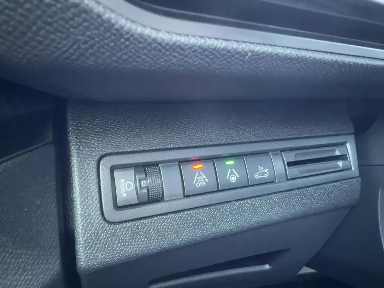 Peugeot 3008 1.2 PureTech 130 Allure Pack Kamera Navi LED — Vehicle gallery 15
