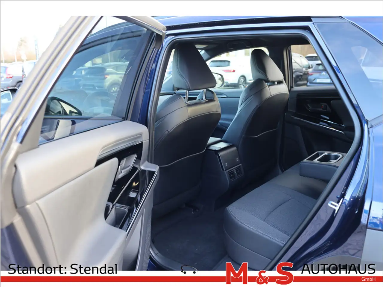 Toyota bZ4X FWD 4x2 Comfort Paket NAVI LED — Vehicle gallery 10