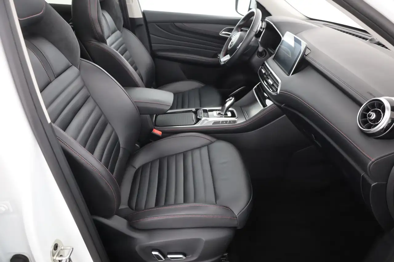 MG HS 1.5 Comfort Panorama Digitales Cockpit 360° — معرض صور السيارة 21