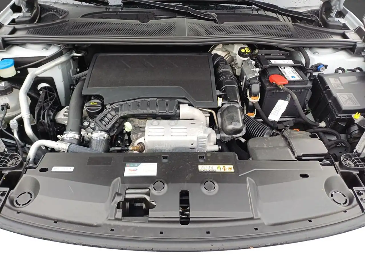 Peugeot 308 SW Allure PureTech 130 EAT8 — Galería del vehículo 5
