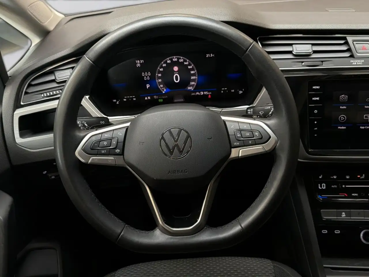 Volkswagen Touran Comfortline BMT ACC 3ZK SHZ QI — Vehicle gallery 11