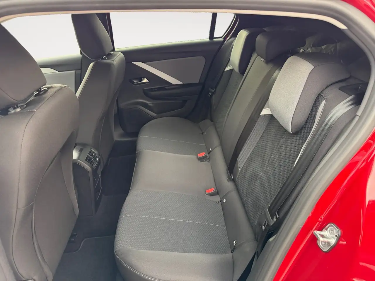 Opel Astra L 1.2 Turbo Edition DynLicht Fernlichtass. — Galerie du véhicule 15