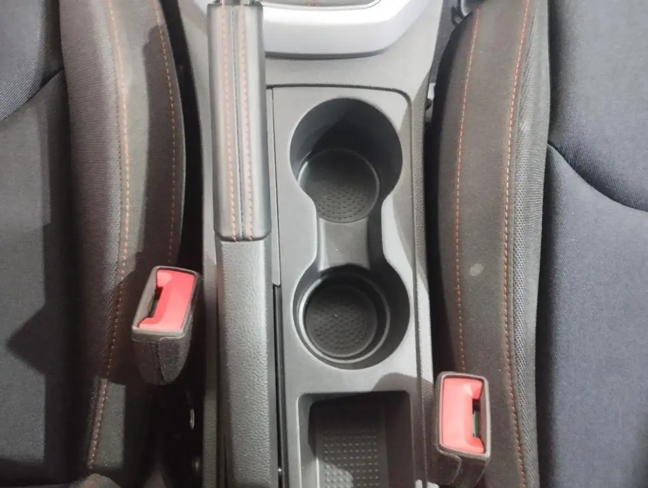 SEAT Arona 1.0 TSI S&S FR XM 115 — معرض صور السيارة 16