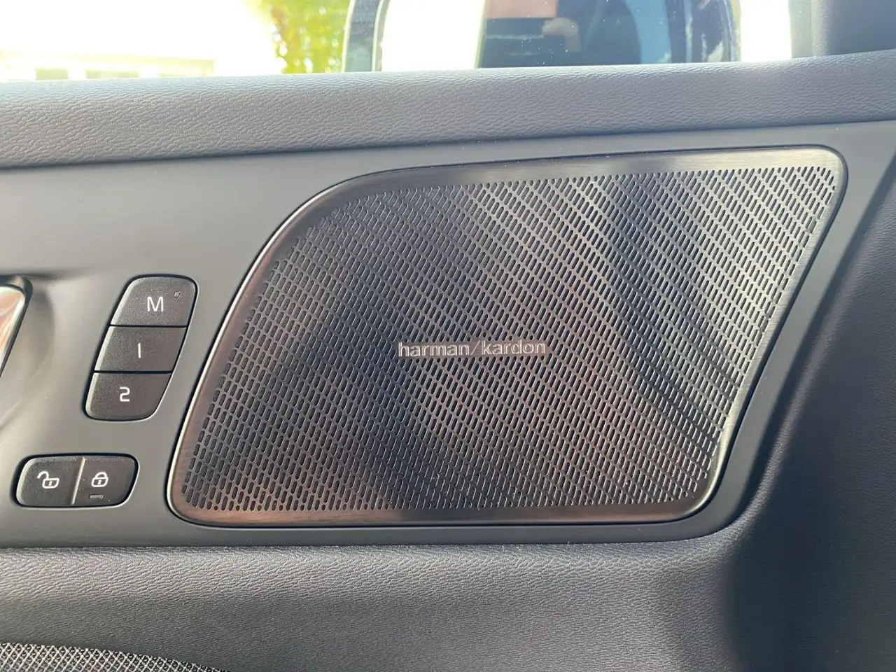 Volvo V60 Kombi T8 Plus Dark Recharge WiPa*LED*DAB* — معرض صور السيارة 18