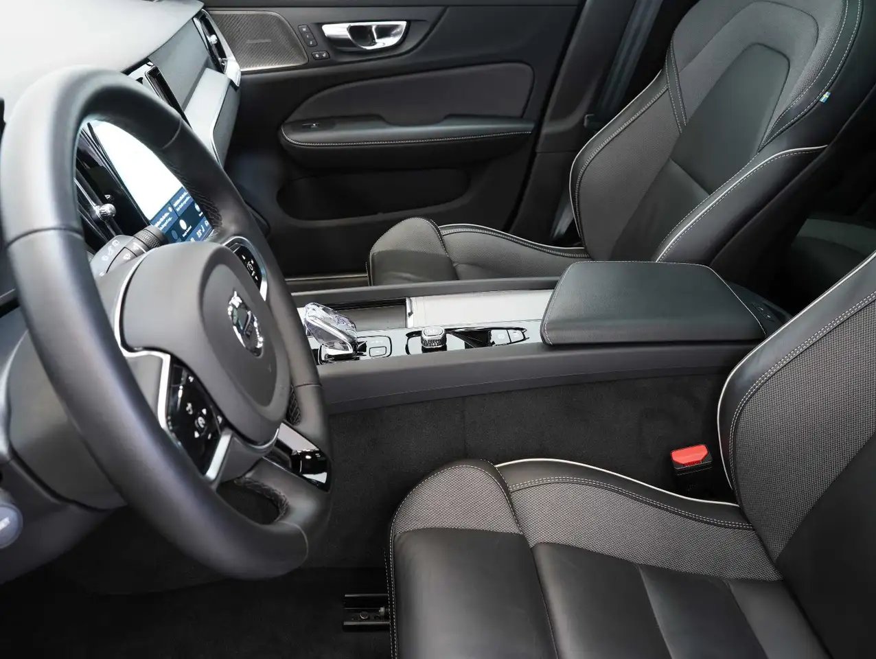 Volvo V60 B4 B DKG Plus Dark PANO/360°/LM19"/AHK — Galerie du véhicule 8