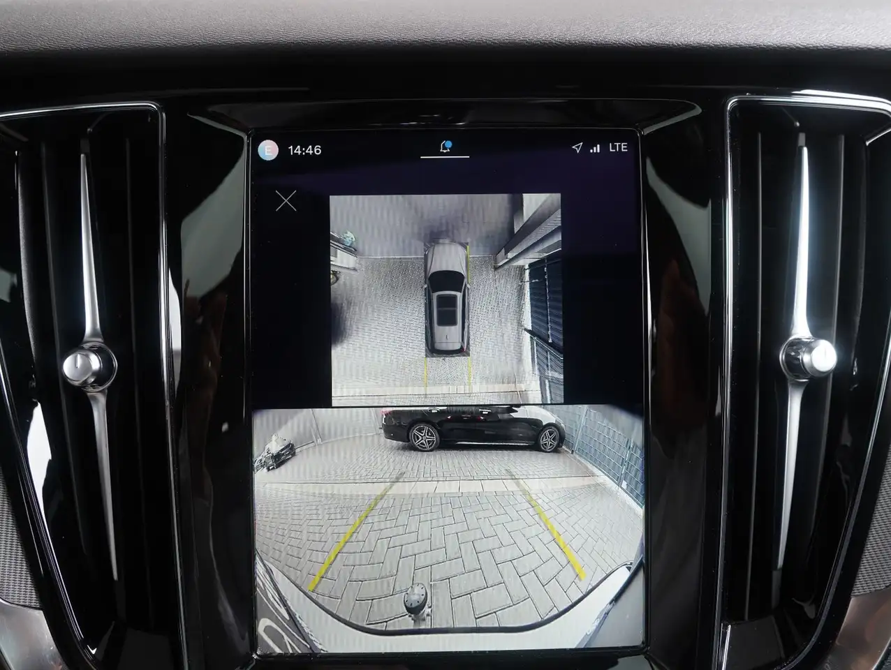 Volvo V60 B4 B DKG Plus Dark PANO/360°/LM19"/AHK — Galerie du véhicule 22