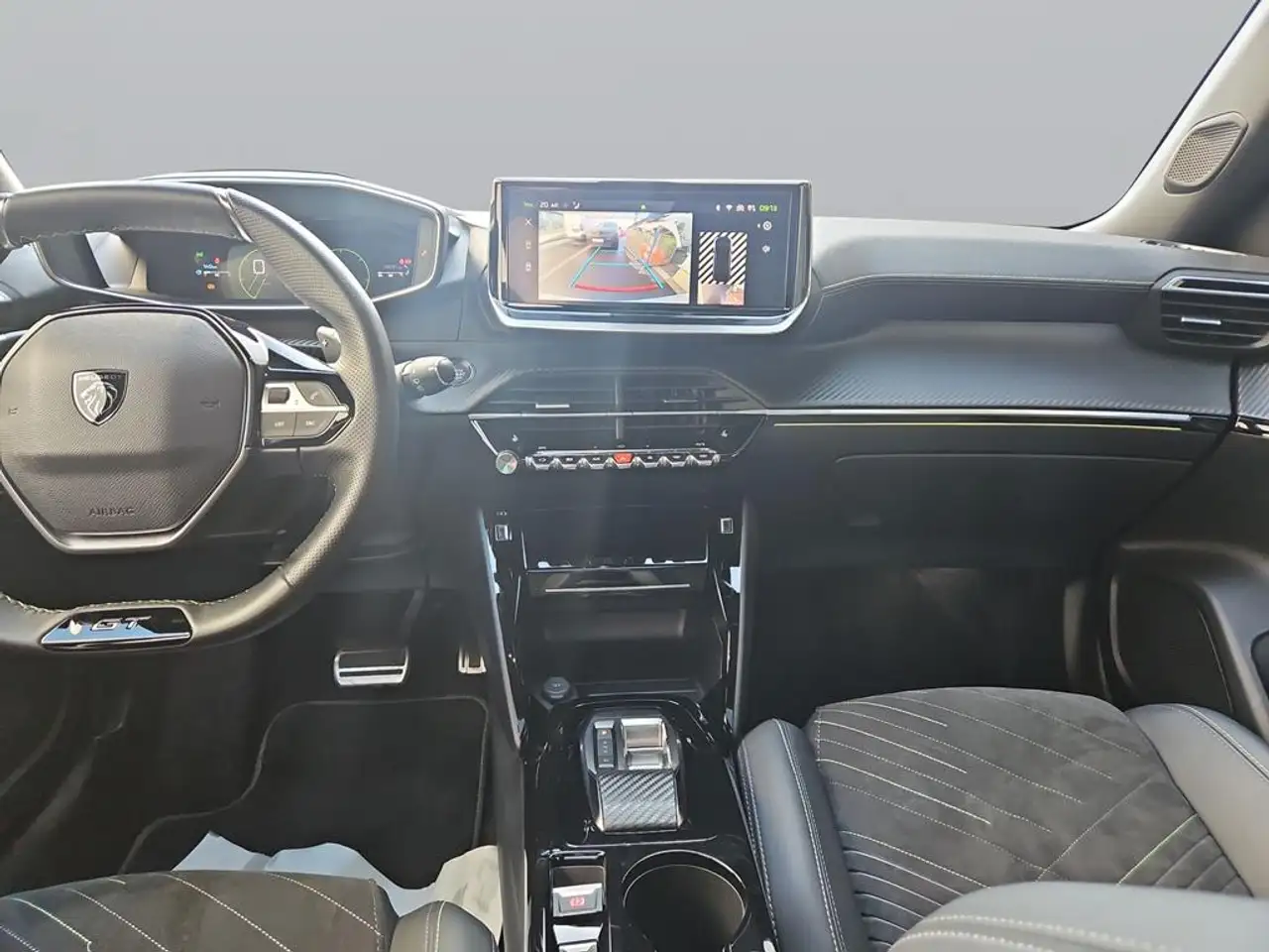 Peugeot 2008 GT — Vehicle gallery 12