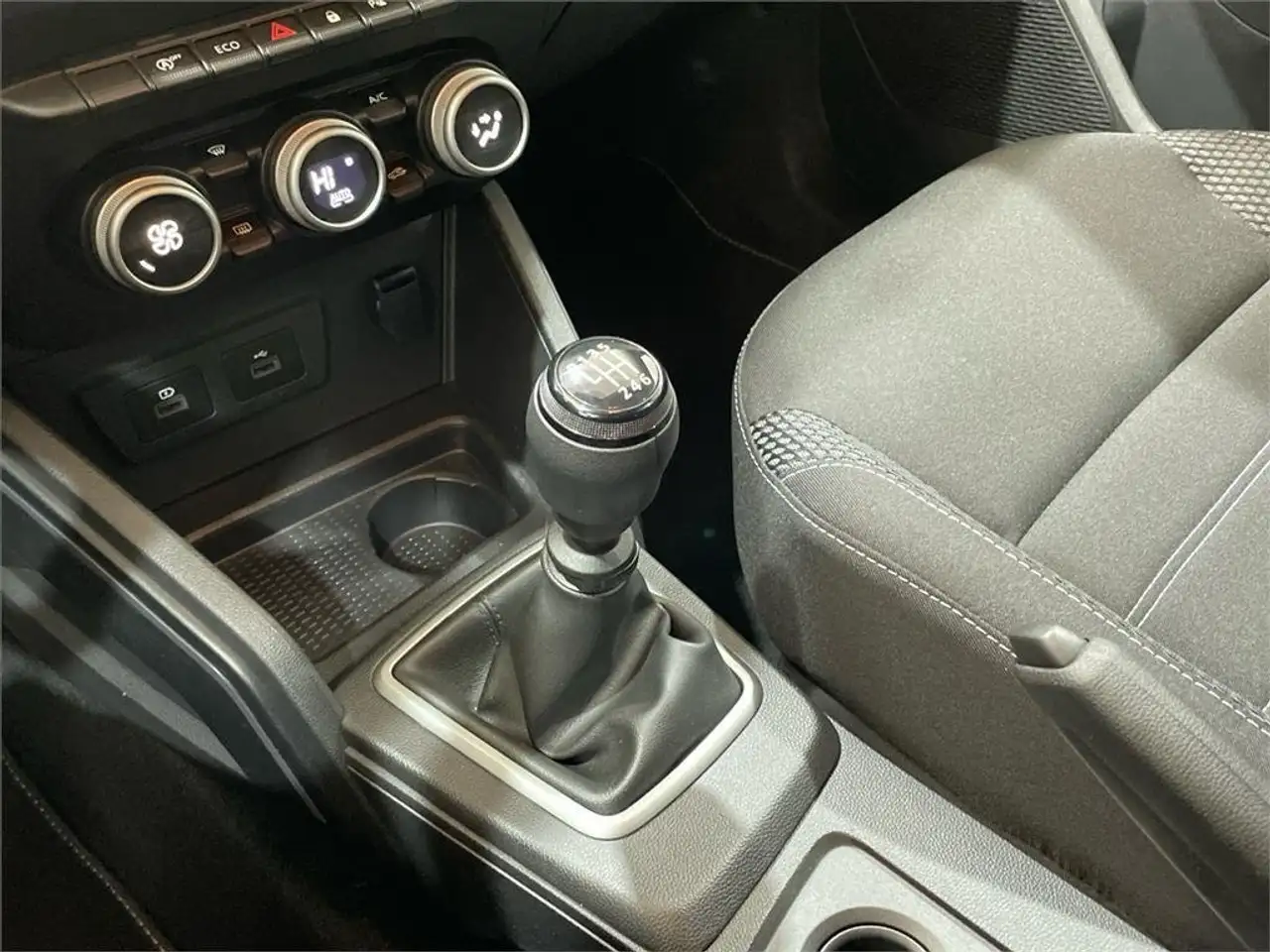 Dacia Duster 1.2 mild hybrid Journey 4x2 96kW 48v — Galería del vehículo 17