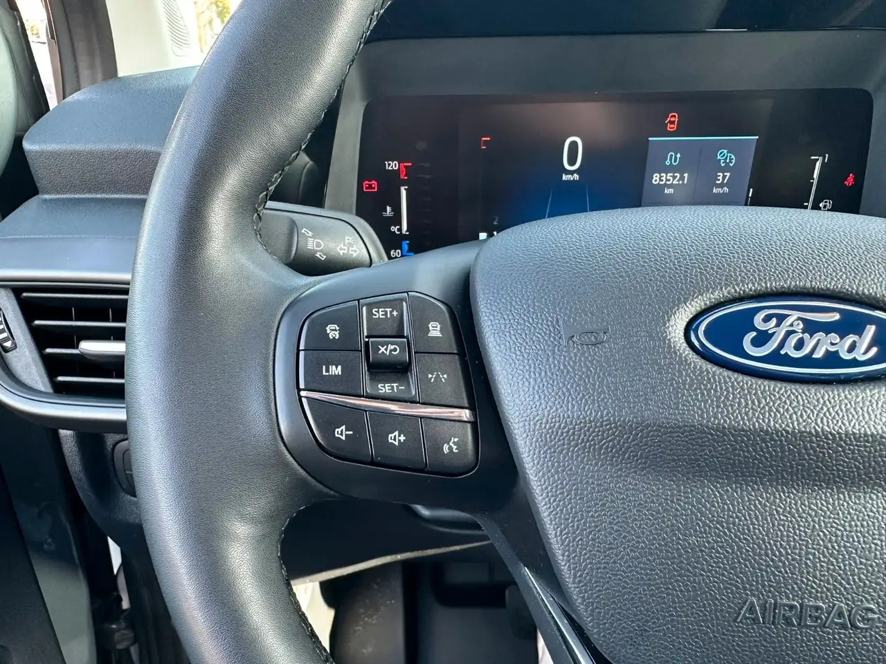 Ford Transit Courier Limited Aut. *AHK/ Navi/ Kamera* — Galería del vehículo 17