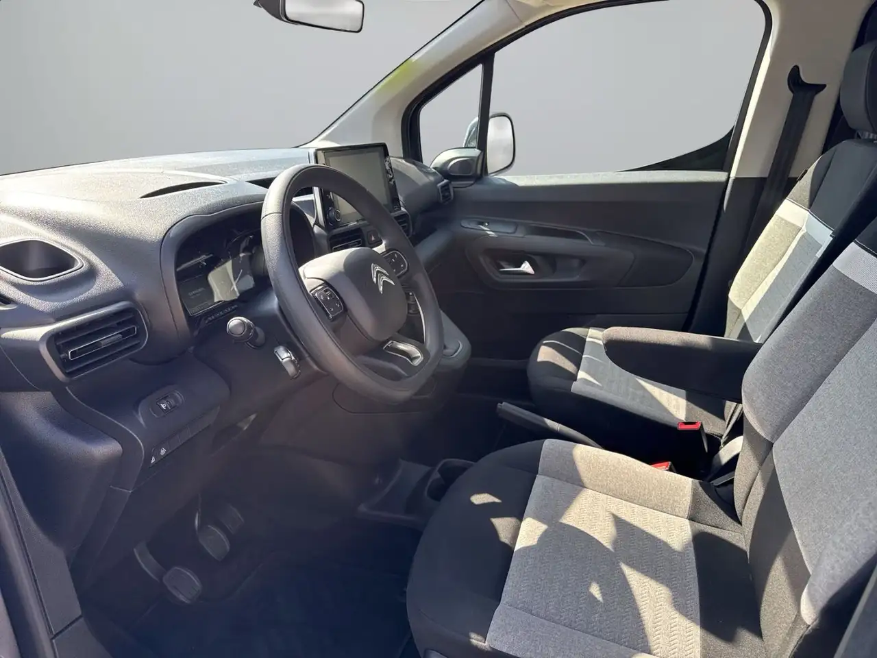 Citroen Berlingo 1.2 PureTech 110 FEEL MPV XL DAB+Klima — Galerie du véhicule 9