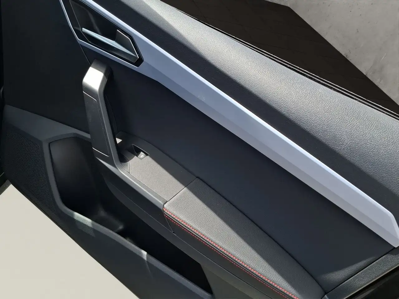 SEAT Arona FR 1.5 TSI DSG Allwetterreifen, Navi, Sitz — Galería del vehículo 16