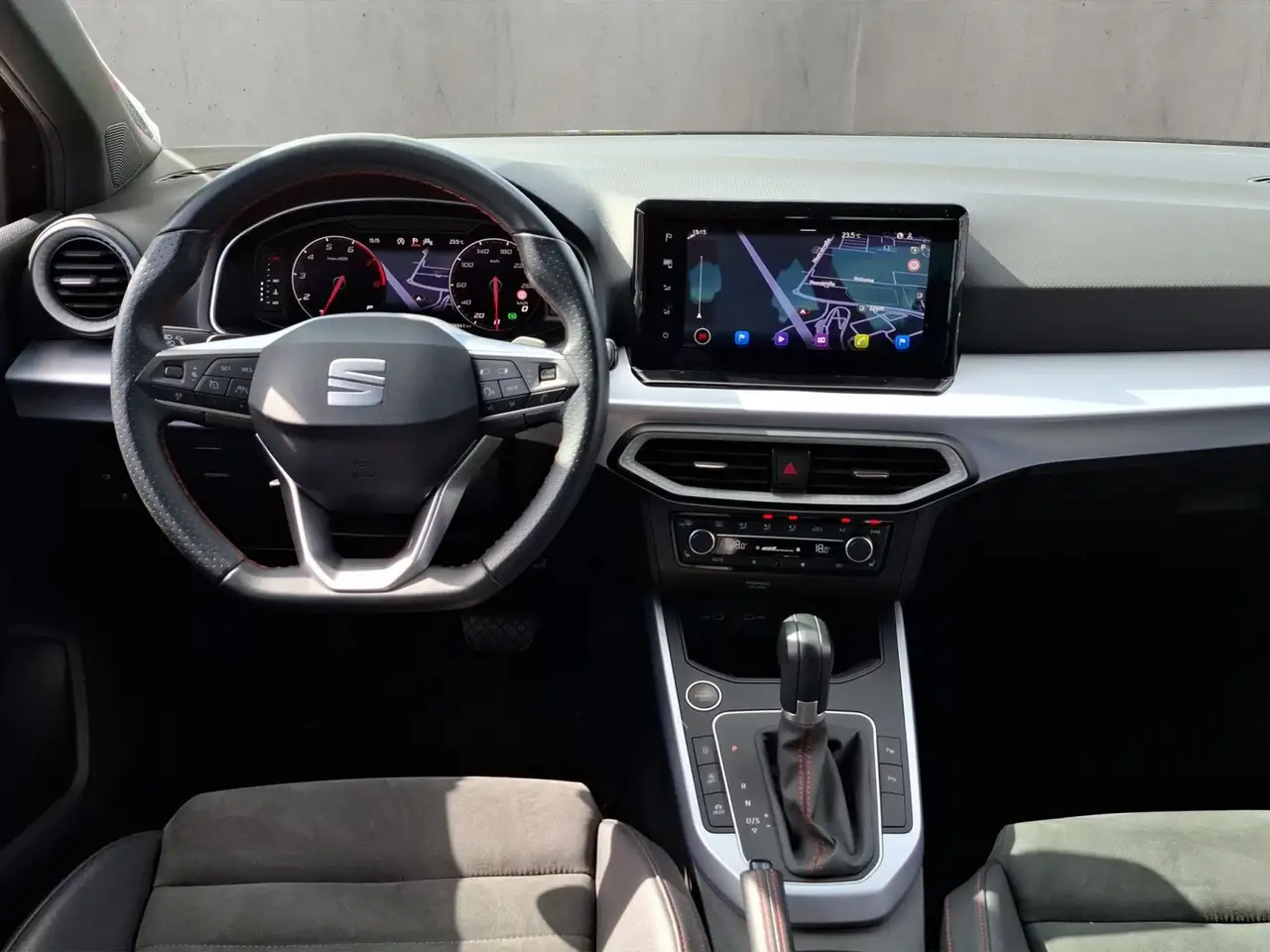 SEAT Arona FR 1.5 TSI DSG Allwetterreifen, Navi, Sitz — Galería del vehículo 15