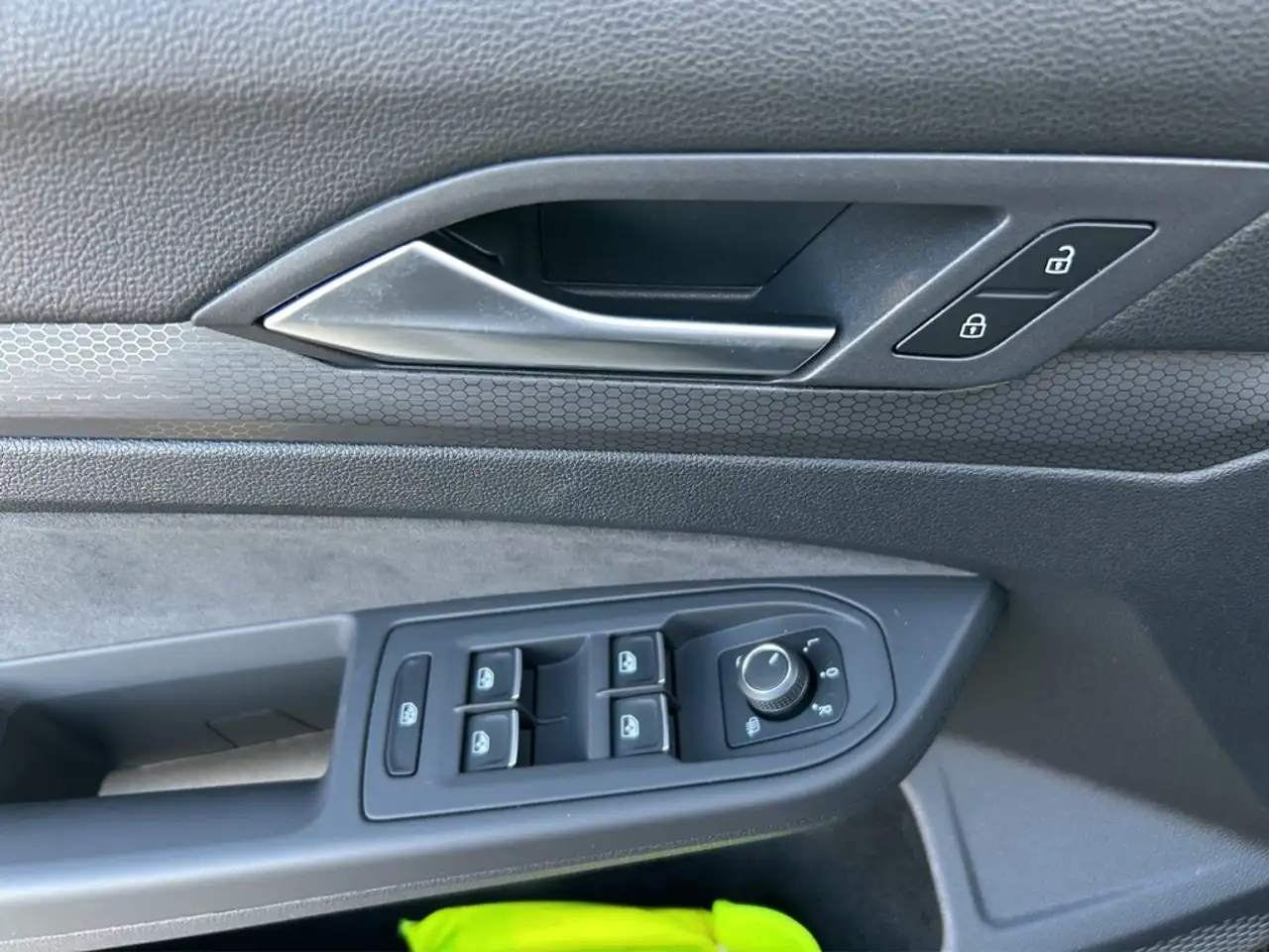Volkswagen Golf VIII 2.0 TSI DSG GTI DCC IQ-LIGHT*NAV*SHZ*HUD*A... — معرض صور السيارة 12