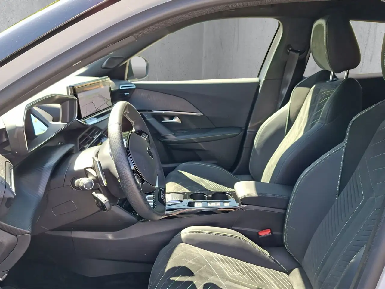 Peugeot 2008 130 GT — Galerie du véhicule 9