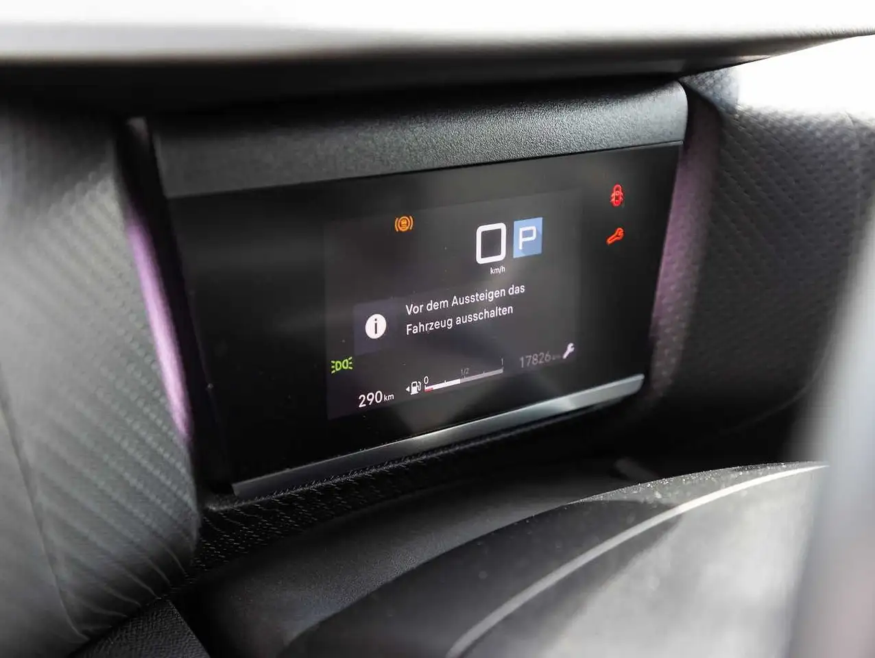 Citroen C4 PureTech 130 EAT8 MAX Techno-Paket — معرض صور السيارة 11
