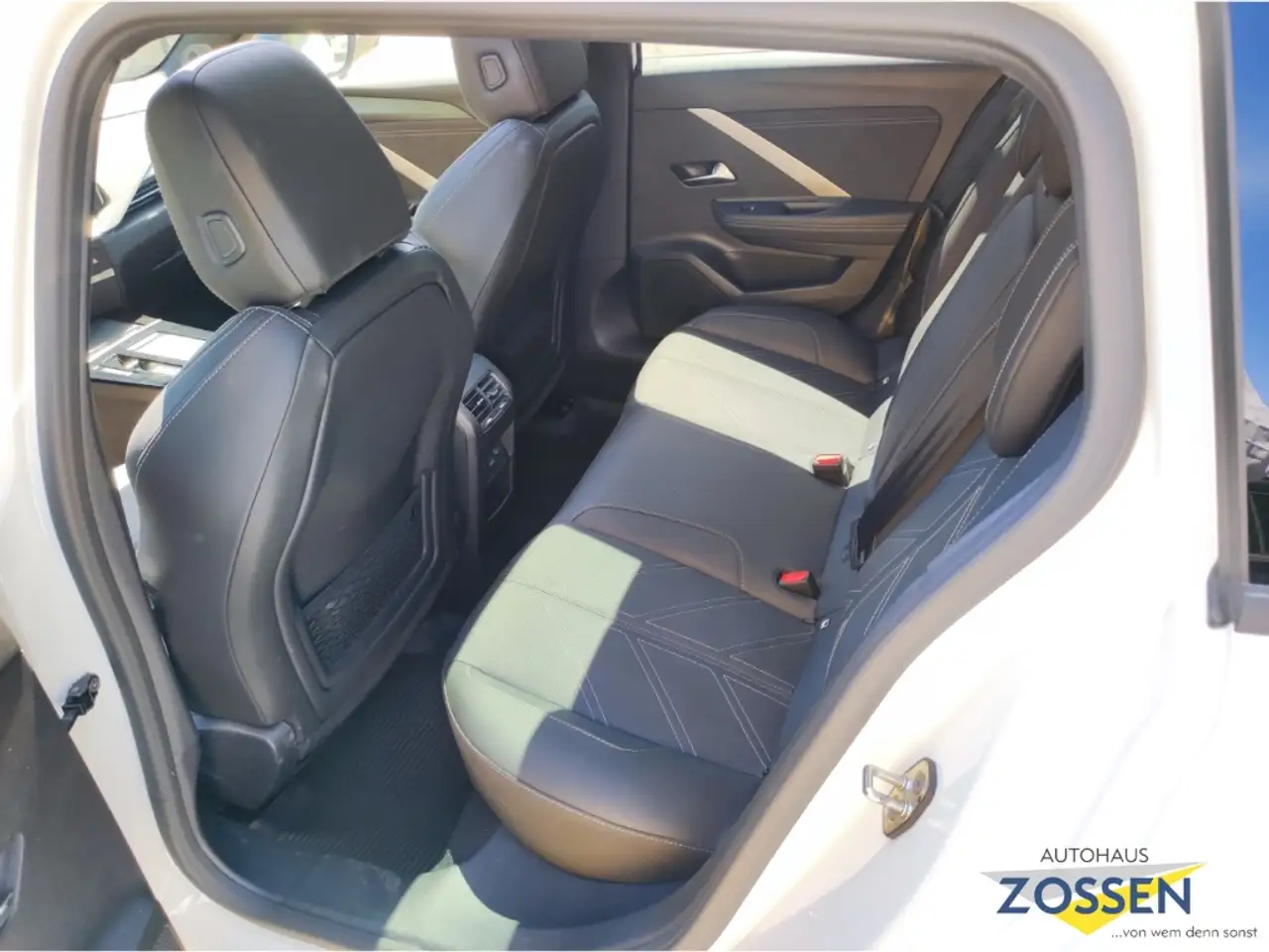 Opel Astra L Sports Tourer GSe Plug-in-Hybrid — معرض صور السيارة 8