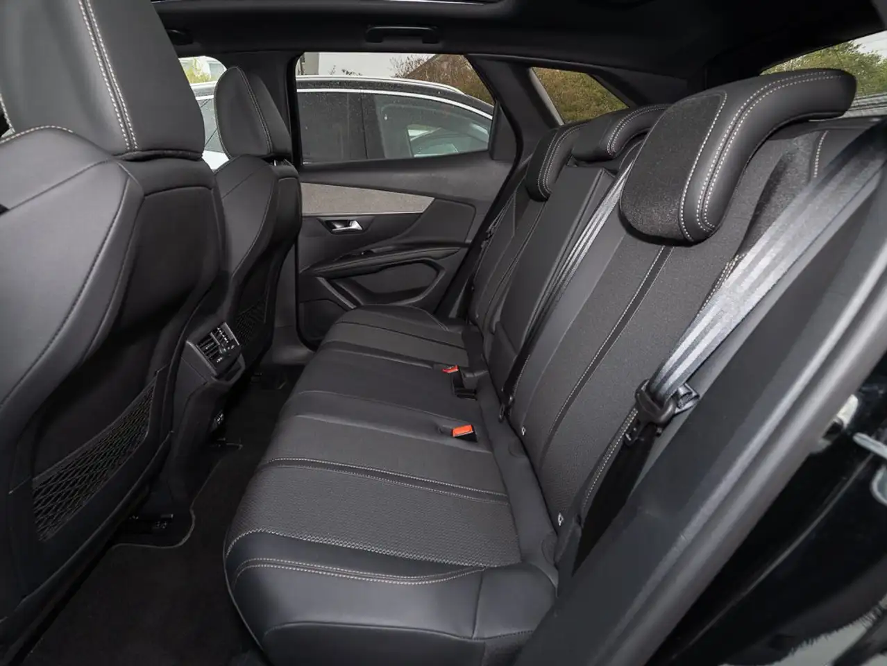 Peugeot 3008 PureTech 130 GT +RFK360+SHZ+PANO+elHKKL+ — Galería del vehículo 12
