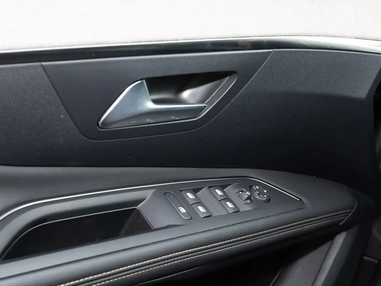 Peugeot 3008 PureTech 130 GT +RFK360+SHZ+PANO+elHKKL+ — Galería del vehículo 5