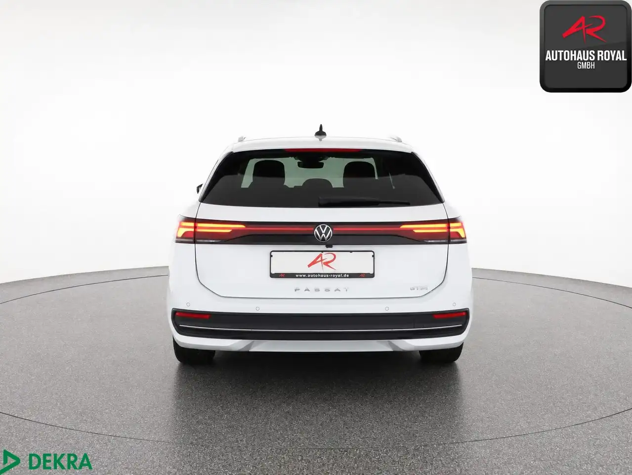 Volkswagen Passat Variant 1.5 eTSI HUD,360GRAD,ACC,MASSAGE — Vehicle gallery 4