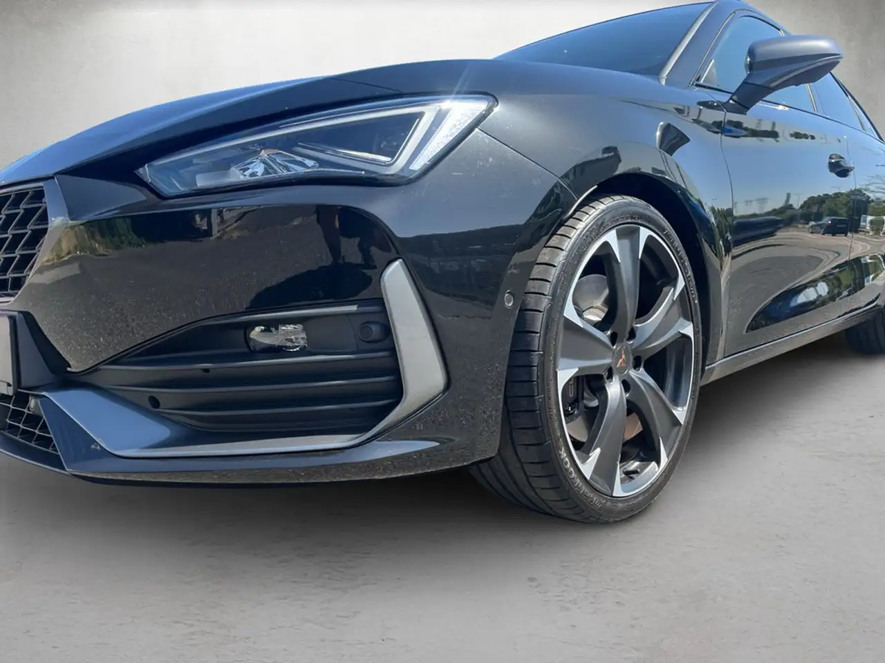 CUPRA Leon Sportstourer 2.0 TSI DSG VZ *Kamera*AHK* — Galerie du véhicule 4