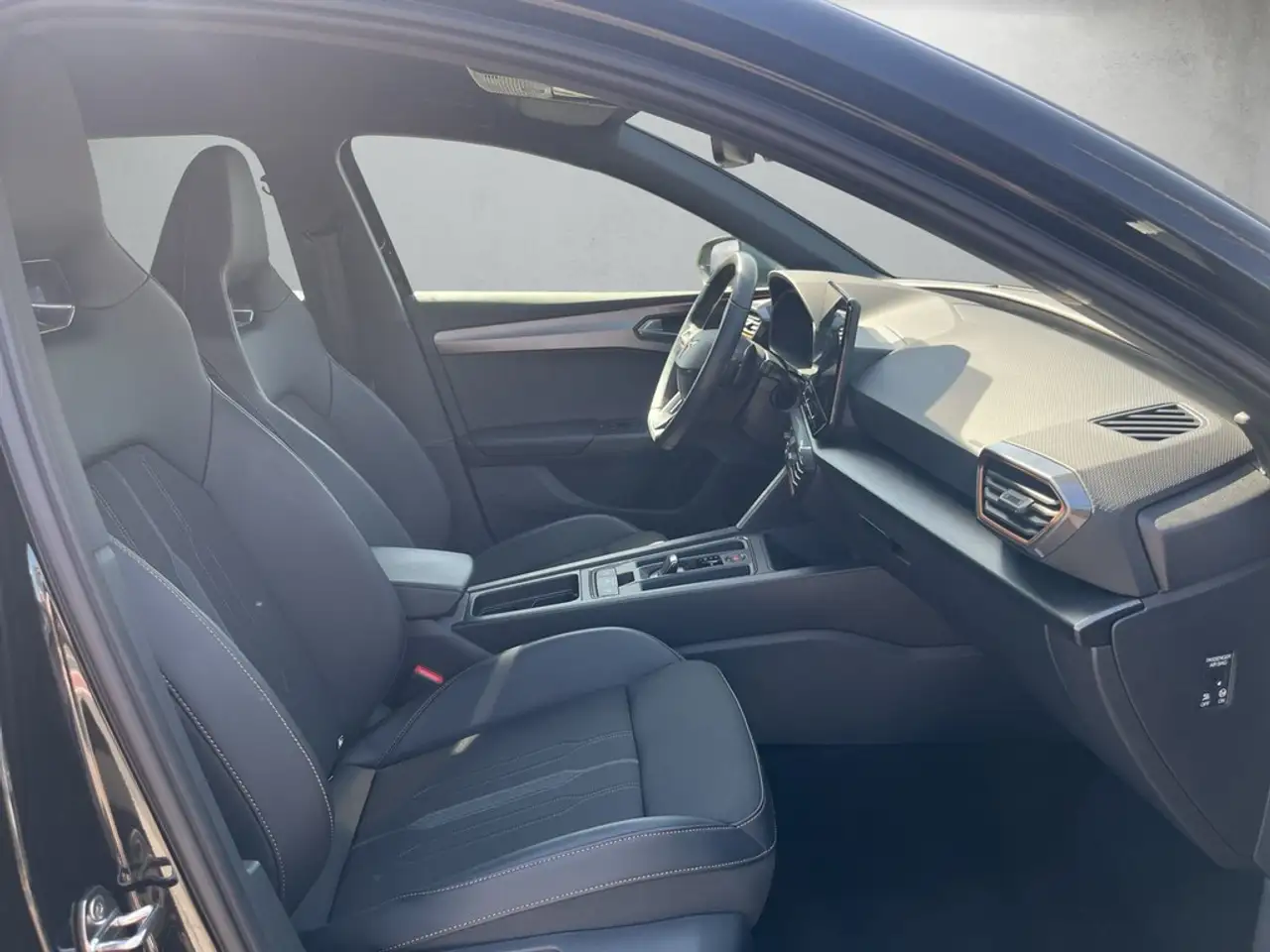 CUPRA Leon Sportstourer 2.0 TSI DSG VZ *Kamera*AHK* — Galerie du véhicule 13