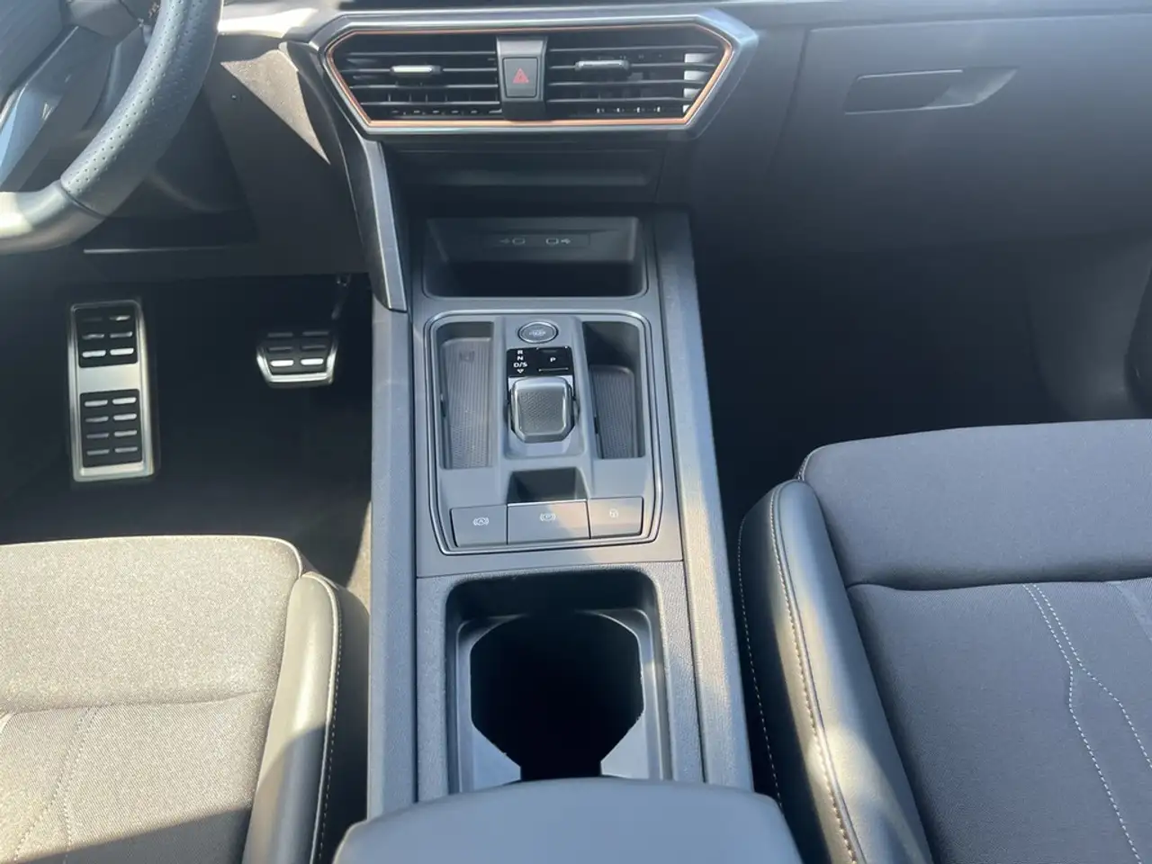 CUPRA Leon Sportstourer 2.0 TSI DSG VZ *Kamera*AHK* — Galerie du véhicule 9